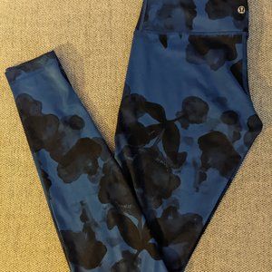 Lululemon blue & black floral 28" leggings sz 6